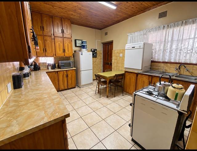 3 BEDROOM HOUSE FOR SALE IN VANDERBIJLPARK CE 2